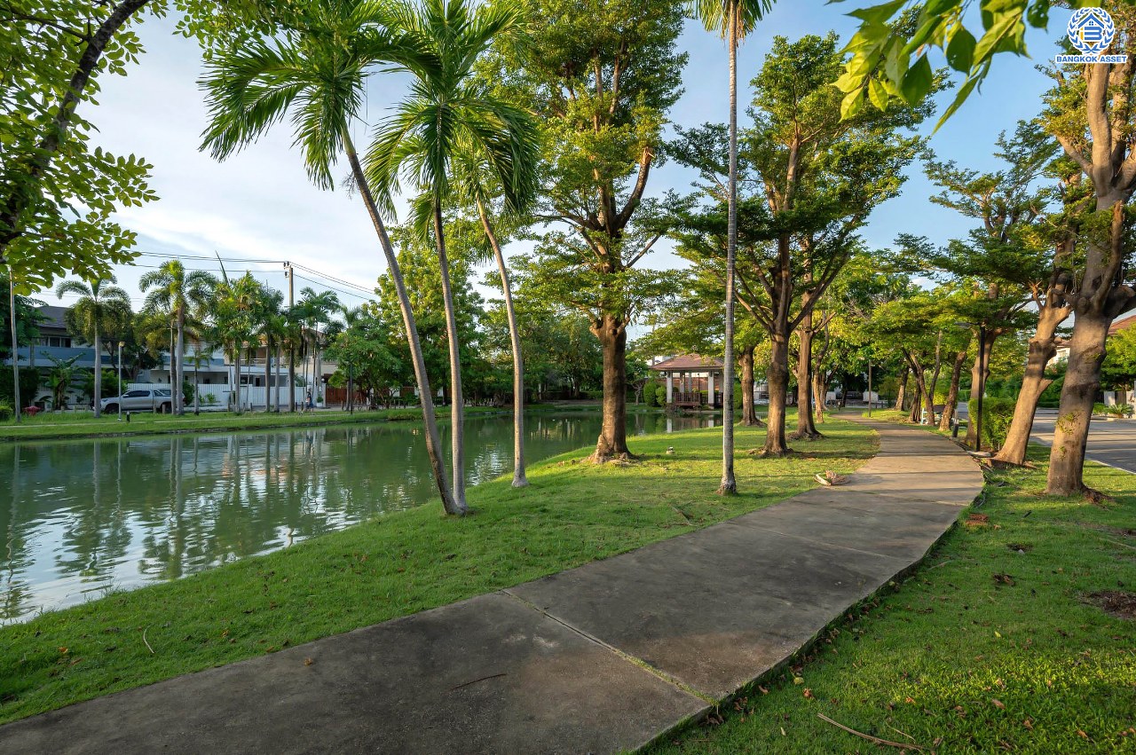 บ้านมือสองตกแต่งใหม่ โครงการ เดอะเวอรีเดียนโฮม กาญจนาภิเษก เนื้อที่กว้าง 75 ตร.ว. ฟังก์ชัน 3 ห้องนอน 4 ห้องน้ำ 1 ห้องอเนกประสงค์ 1 ห้องแม่บ้าน จอดรถได้ 2 จอด บนทำเลดี ติดถนนกาญจนาภิเษก เชื่อมต่อถนนรัตนาธิเบศร์ ถนนนครอินทร์ ถนนกาญจนาภิเษก ใกล้รถไฟฟ้าสายสีม่วง "สถานีตลาดบางใหญ่" และจุดขึ้นทางด่วน "ศรีรัช"...